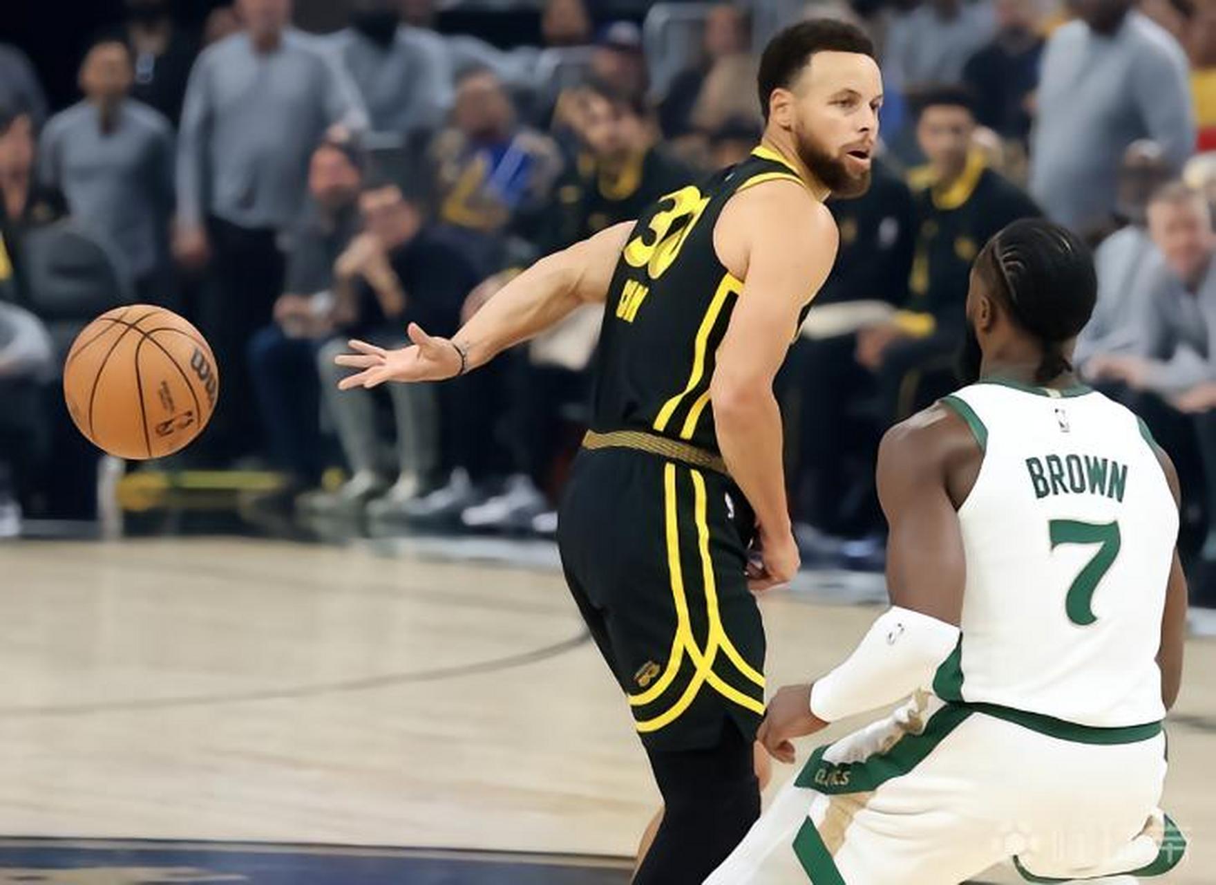 开云-关于塔图姆在勇士比赛中关键助攻，关键助攻引发热议！的信息